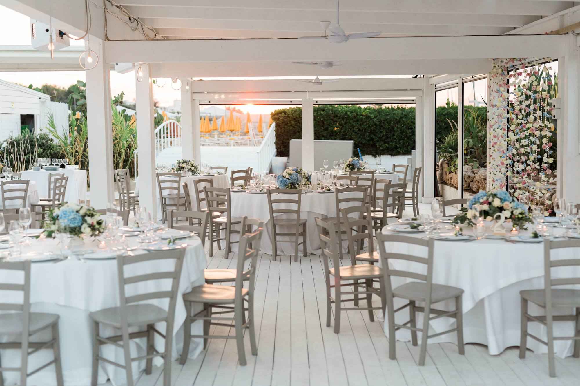 Mariage sur la plage au coucher du soleil des Pouilles 